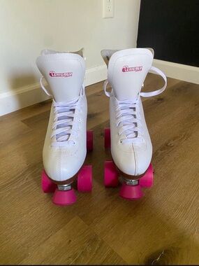 Chicago White and Pink Classic Roller Skates - Women